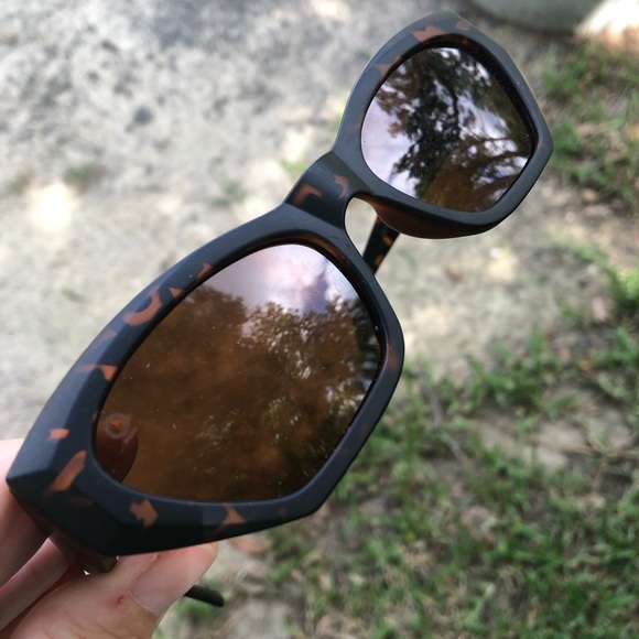 Own The Trend | Sunglasses - Picture 2 of 10